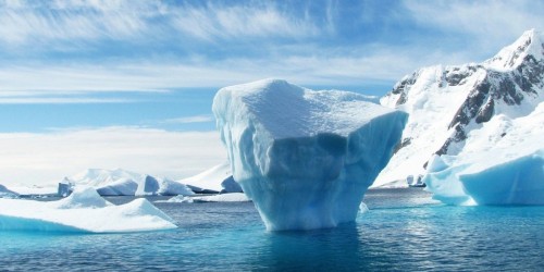 Scoperta una massa d’acqua calda sotto un ghiacciaio in Antartide