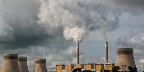 Greenpeace: inquinamento atmosferico da combustibili fossili costa 8 miliardi di dollari al giorno