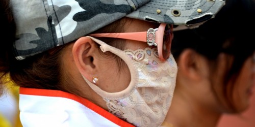 Moda e Coronavirus: per la Fase 2 guanti, occhiali e copri mascherine "fashion"