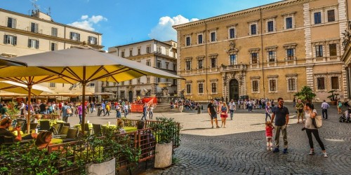 Roma, Erbaggi-Consorti-Paolo (FdI): "Sinistra contrasta movida chiudendo le attività"