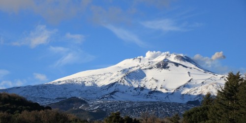 "Scivolamento del fianco orientale dell'Etna come una valvola per le eruzioni". Lo studio Ingv-Ispra