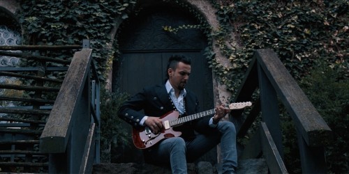È online "Old Walls", il nuovo video del cantautore Francesco Montanile