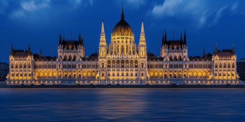 Orban contro tutti: fronte unito in Ungheria