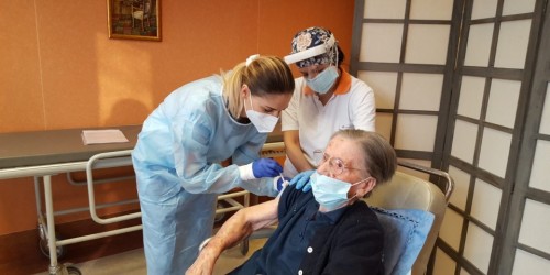 Nell'RSA Anni Azzurri Villa dei Ciliegi tornano le visite dopo i vaccini