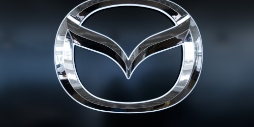 Mazda, la MX-30 apre all'elettrico