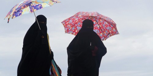 Svizzera, referendum: vince il "sì" al divieto di burqa