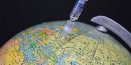 Vaccini, l'Ema fa partire la sperimentazione dello Sputnik V