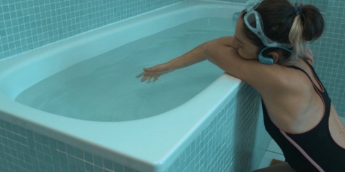 Swimming Home: arriva l'app per la meditazione privata dal bagno di casa