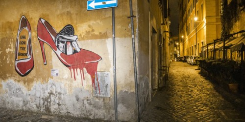 25 novembre, la denuncia della street artist Laika: "Ogni tre giorni - If you were in my shoes"