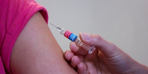 Vaccino, Ricciardi: "Vaccinare i bambini, sono il 30% dei casi di infezione"