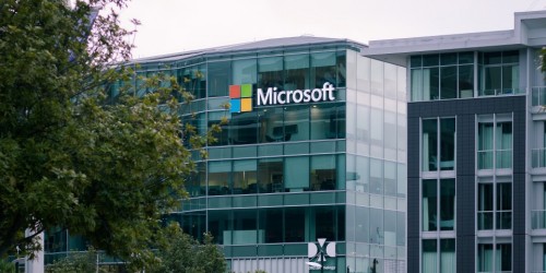 Microsoft lancia Teams Essentials e sfida Zoom