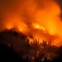 Valle d'Aosta, a causa del vento forte il bosco continua a bruciare