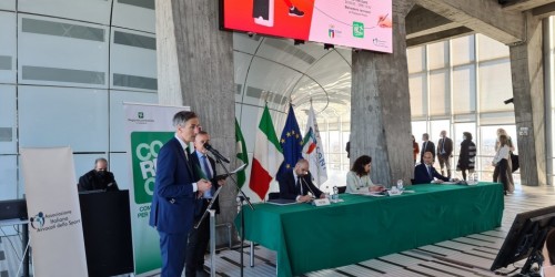Giovani, in Lombardia accordo Coni-Corecom contro il cyberbullismo