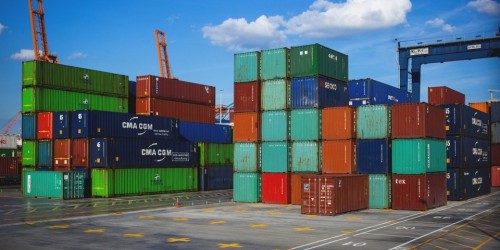 Commercio estero, Istat: a dicembre export -1,1%, import +7,5%