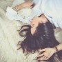 Dormire con la luce accesa? Una brutta abitudine per il cuore secondo un nuovo studio