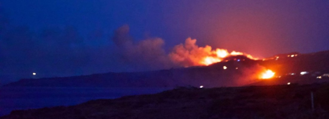 Pantelleria, canadair in volo per spegnere gli incendi