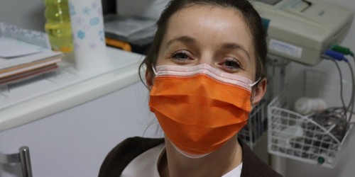 Il progetto 'Happy Face' per le mascherine di seta
