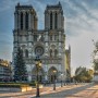 Macron sul tetto di Notre-Dame rende omaggio all' "immenso lavoro compiuto"