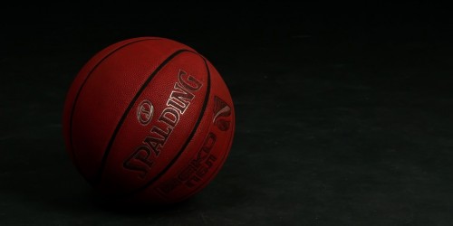 Basket, venduta all'asta maglia della University of North Carolina di Michael Jordan