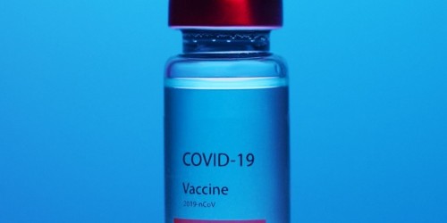 Vaccini, Moderna funziona contro varianti Covid: l'annuncio della società