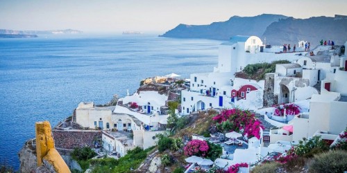 Grecia, parte la stagione turistica: richiesto vaccino o test negativo per l'ingresso