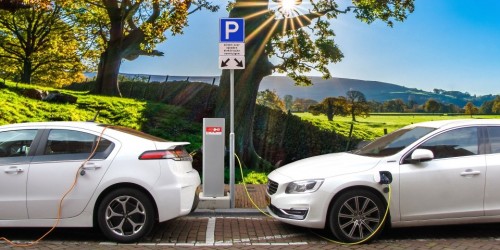Europa, veicoli elettrici più in movimento di benzina e diesel