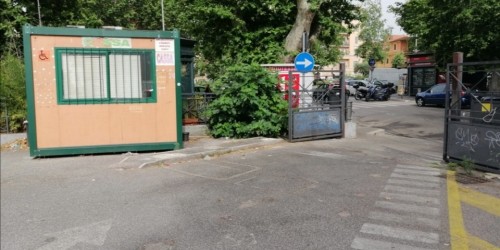 Roma, Ponte Milvio. FdI: "Parcheggio ancora senza bando è in balia degli abusivi"