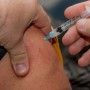 Draghi: «I vaccini sono sicuri e salvano vite»