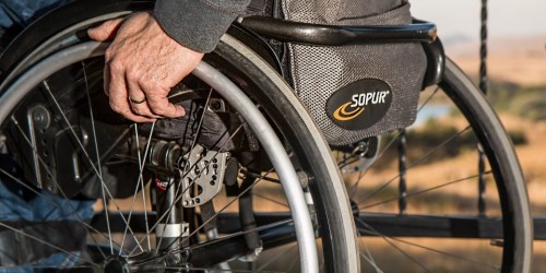 Inps, attacco di FdI: "Mancanza di rispetto per gli invalidi"