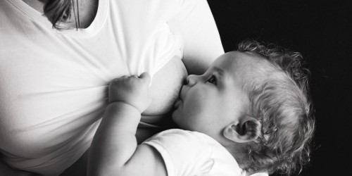Covid, l'allattamento protegge i neonati