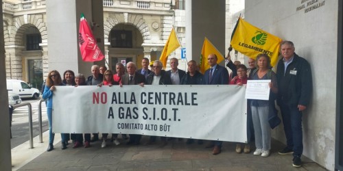 Ambiente: protesta a Trieste no alla centrale a gas Siot
