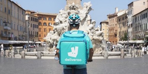 Deliveroo offre borse studio ai rider
