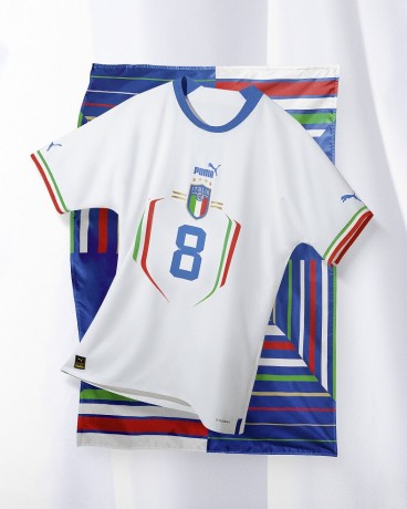 Calcio, Puma presenta il kit Away della Nazionale italiana