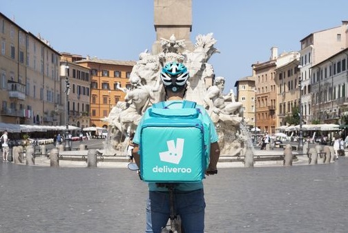 Deliveroo offre borse studio ai rider
