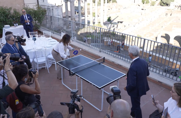 Mondiali di tennistavolo a Roma, sfida tra i ministri Abodi e Santanché