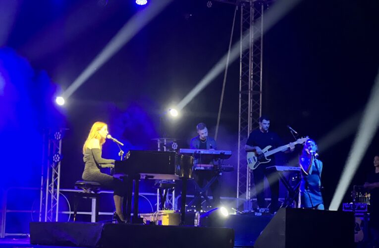 Livorno, la musica travolgente di Noemi infiamma Terrazza Mascagni