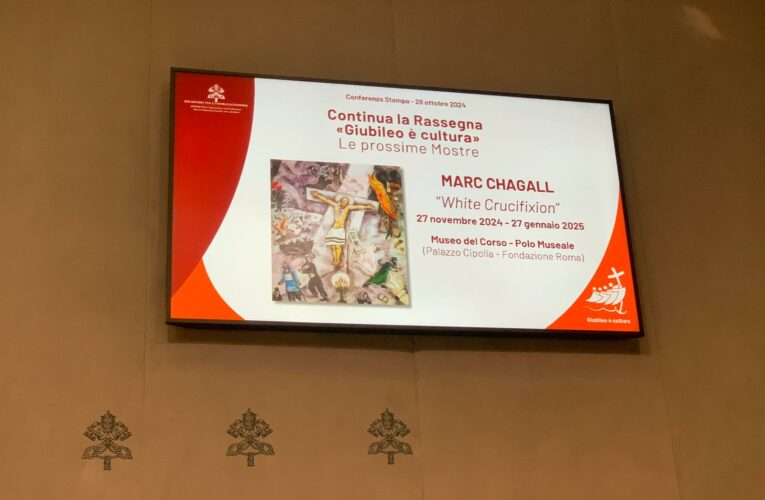 Chagall a Roma per il Giubileo, a Palazzo Cipolla arriva la “Crocifissione bianca”
